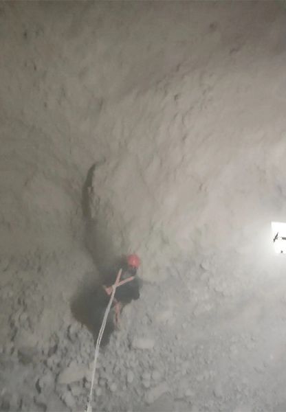 水泥庫(kù)清庫(kù)，清理鋼板倉(cāng)