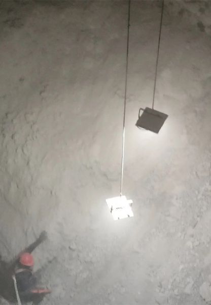 水泥庫(kù)清庫(kù)，清理鋼板倉(cāng)